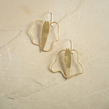Load image into Gallery viewer, Free Flower Earrings- Brass
